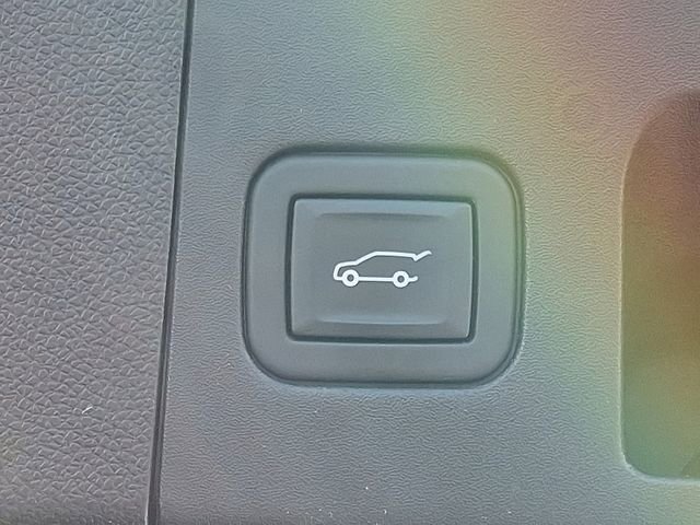 Used 2024 Cadillac XT4 Premium Luxury image 29