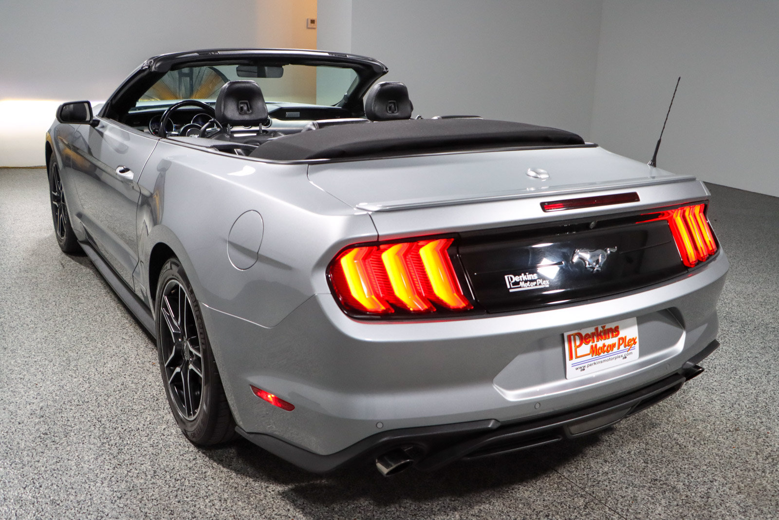 Used 2022 Ford Mustang Premium RWD image 9