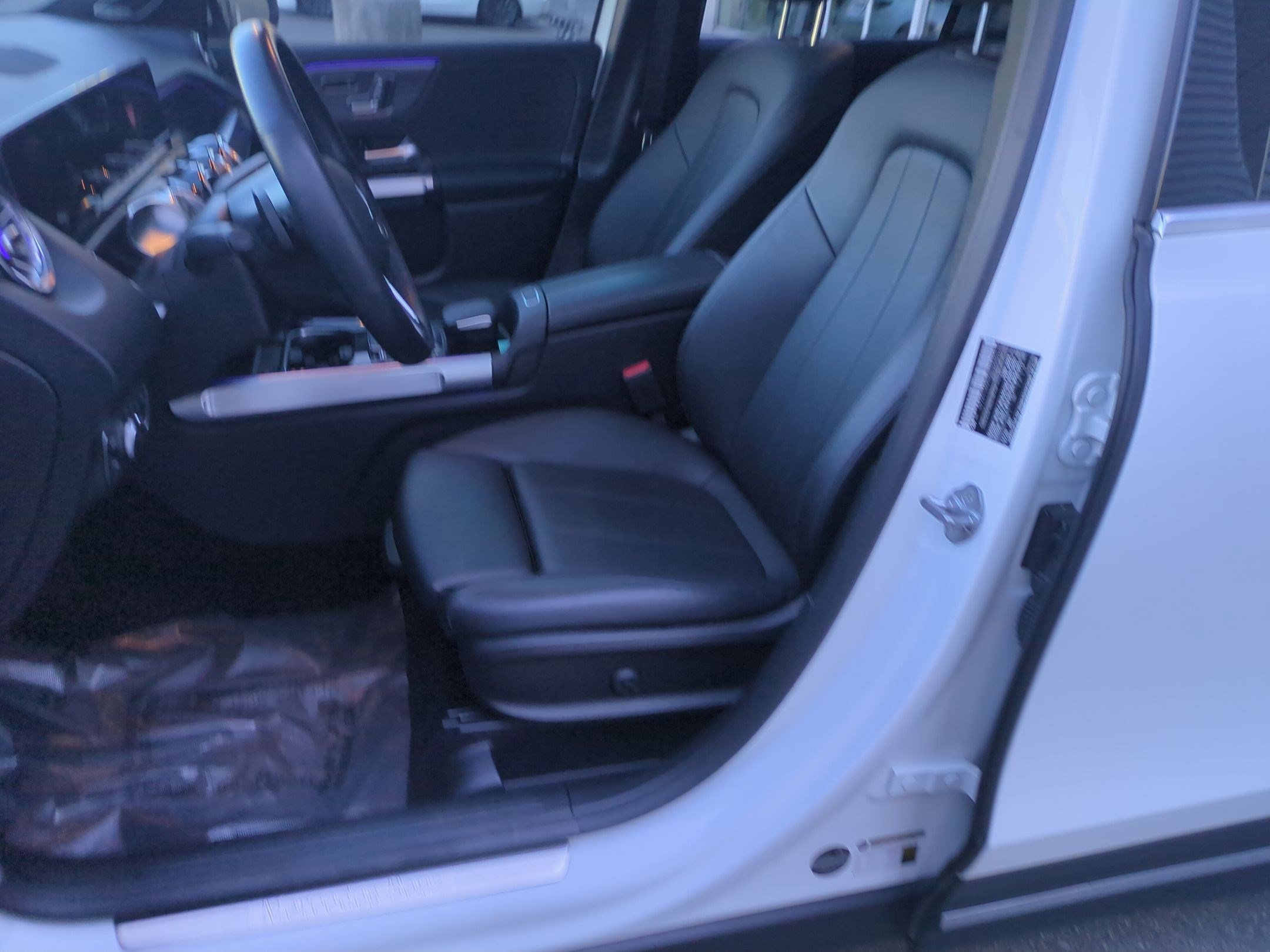 Used 2021 Mercedes-Benz GLB 250 4MATIC image 25