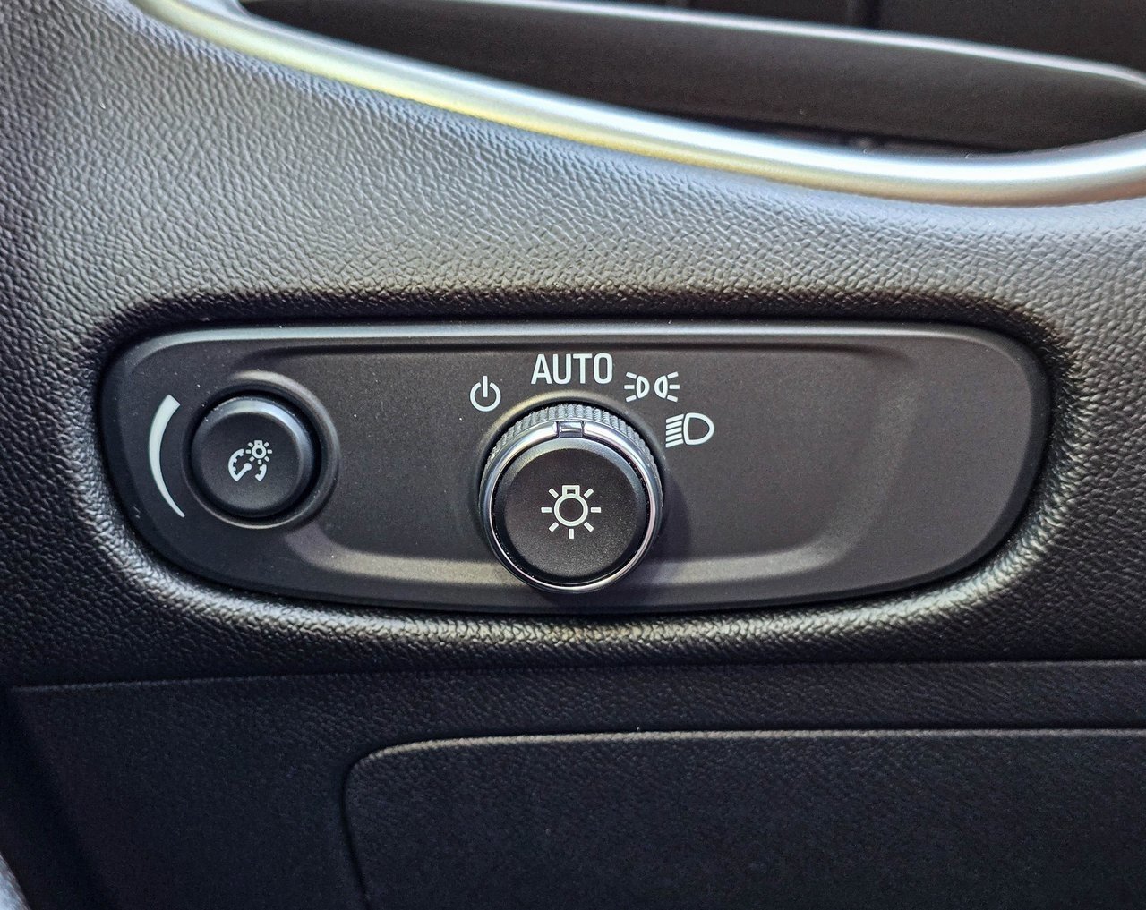 Used 2024 Chevrolet Malibu LT image 25