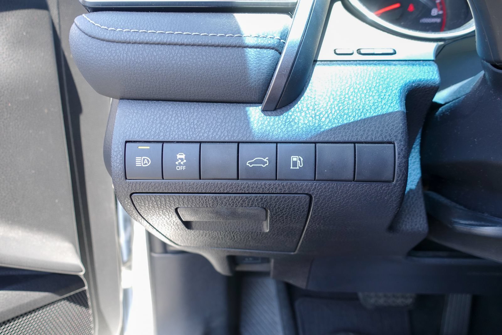 Used 2018 Toyota Camry XSE FWD image 16
