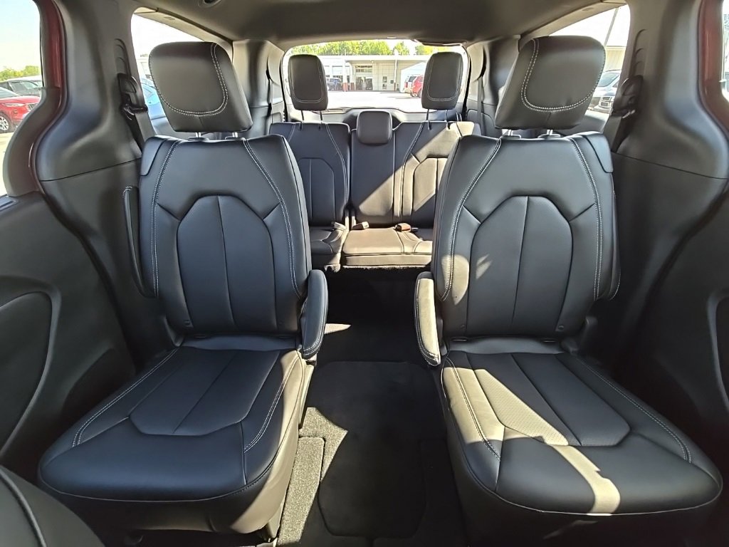 New 2026 Chrysler Pacifica Select image 21