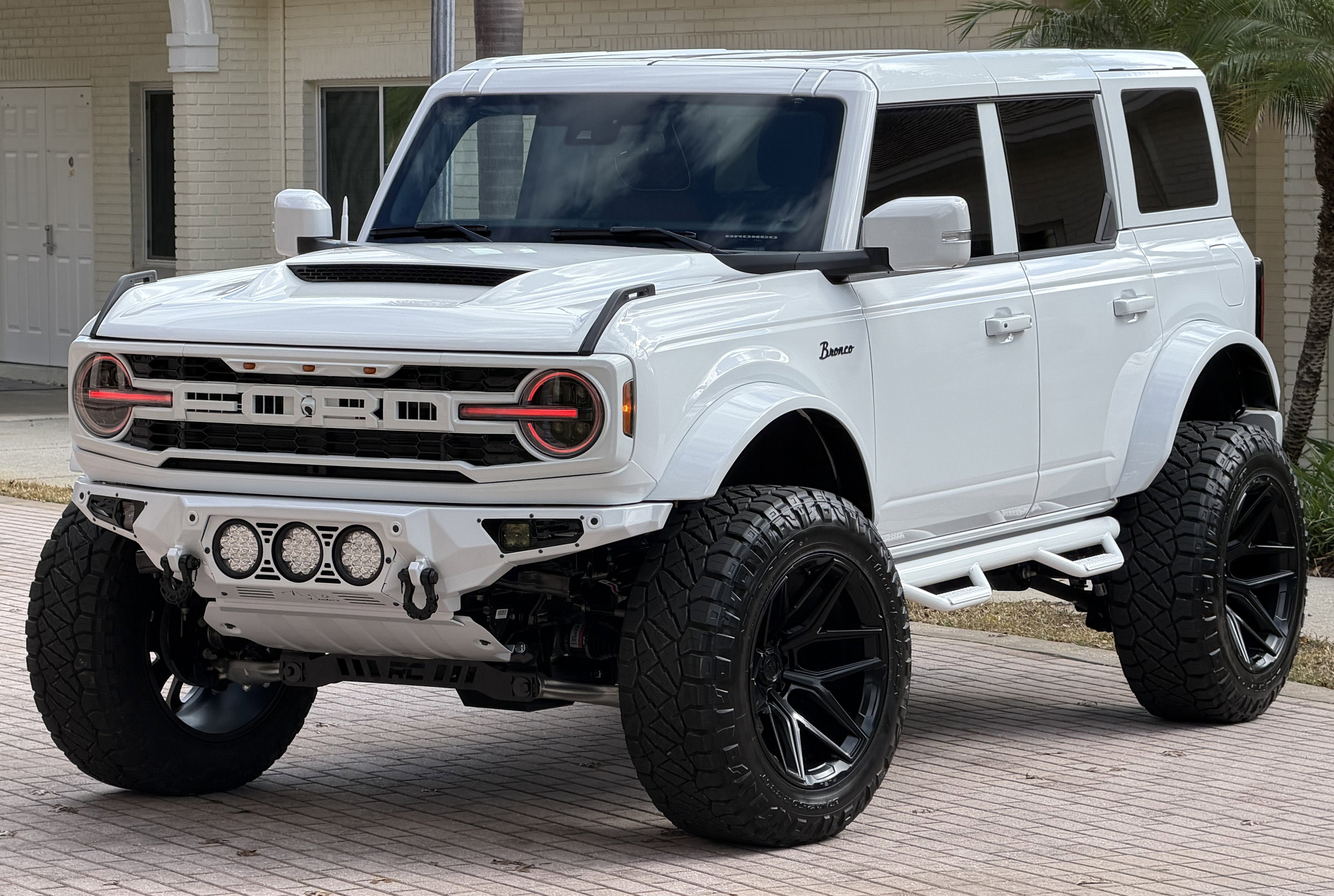 Used 2025 Ford Bronco Outer Banks AWD/4WD image 13