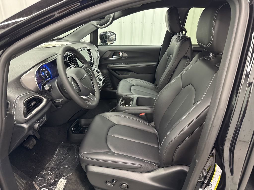 New 2026 Chrysler Pacifica Select image 14