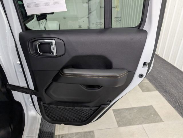 Used 2025 Jeep Wrangler Unlimited Sahara AWD/4WD image 23