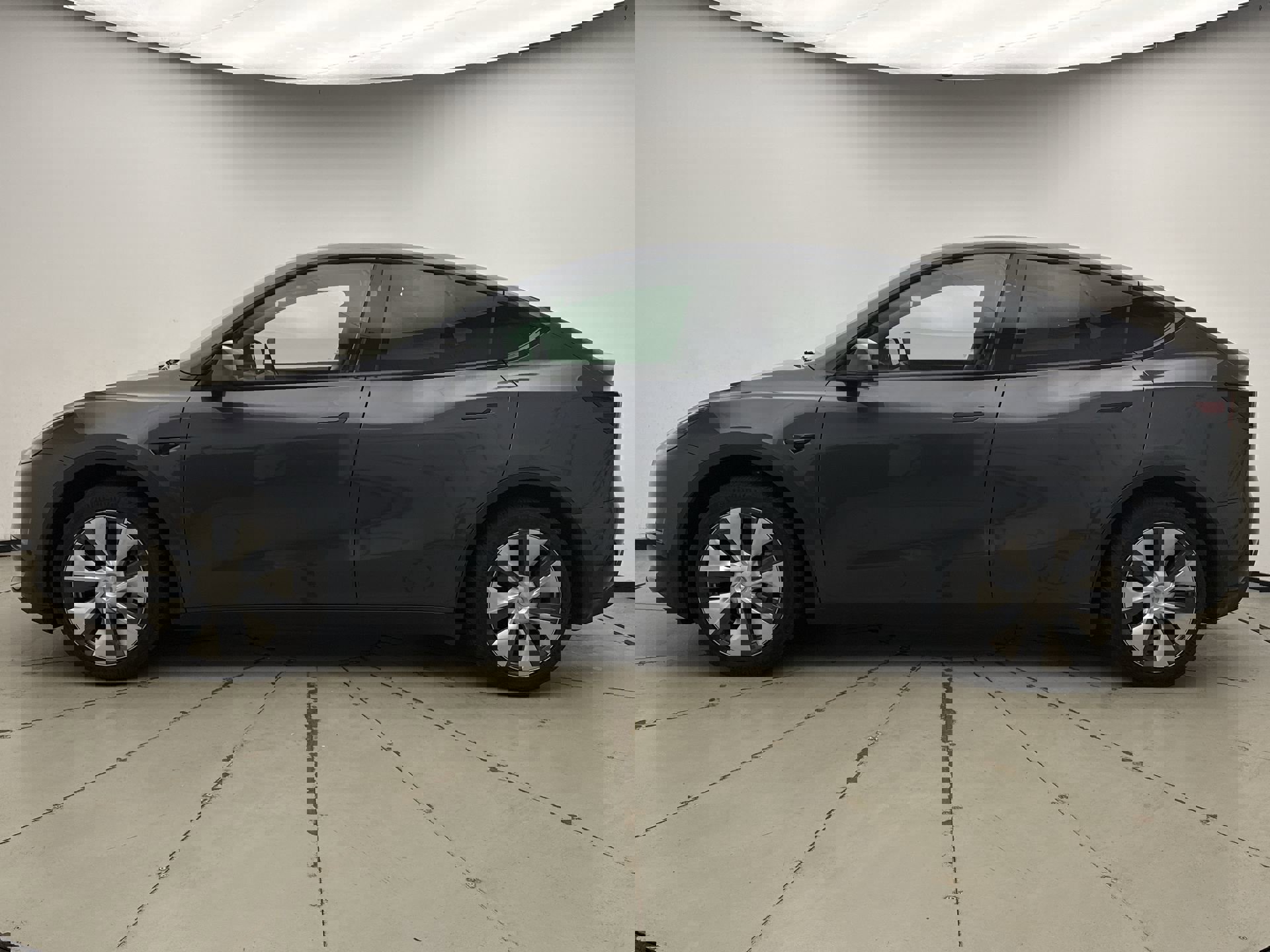 Used 2023 Tesla Model Y Long Range image 2