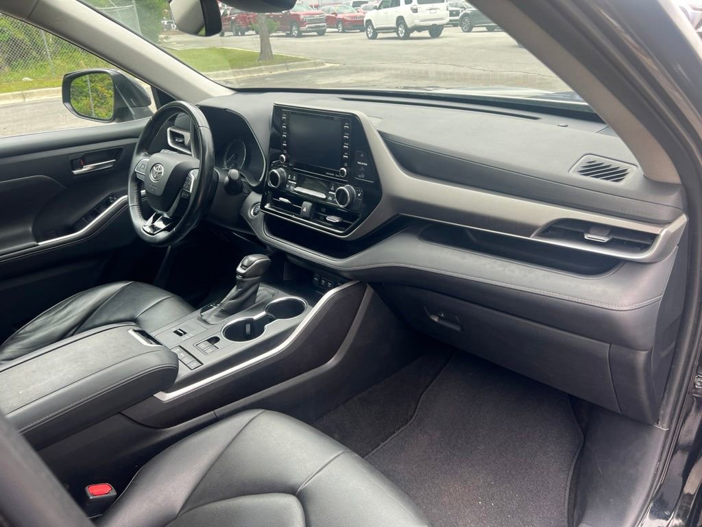 Used 2020 Toyota Highlander XLE FWD image 11