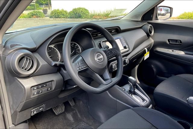 New 2025 Nissan Kicks Play S image 7