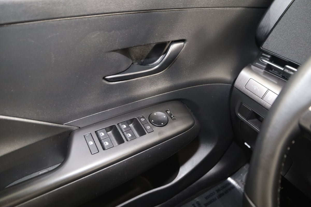 Used 2024 Hyundai Kona SEL FWD image 27