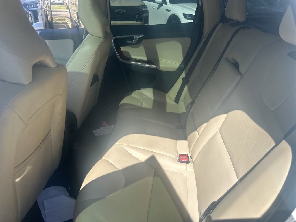 Used 2016 Volvo XC60 T6 Platinum image 11