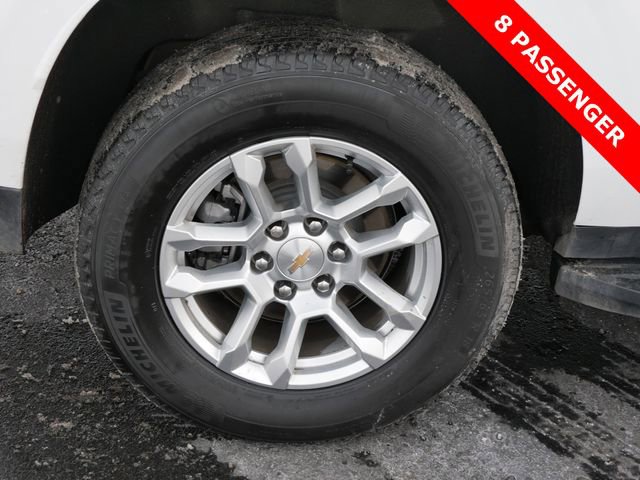 Used 2025 Chevrolet Suburban LT image 5