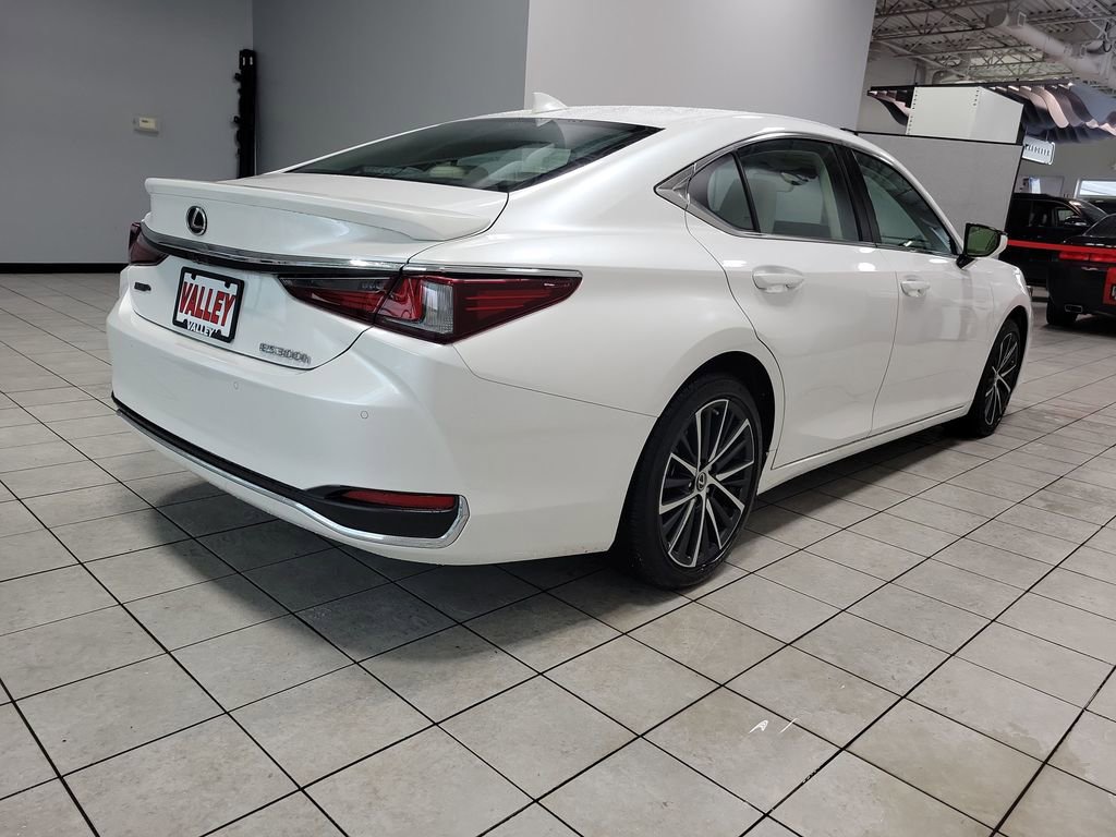 Used 2024 Lexus ES 300h w/ Premium Package FWD image 10