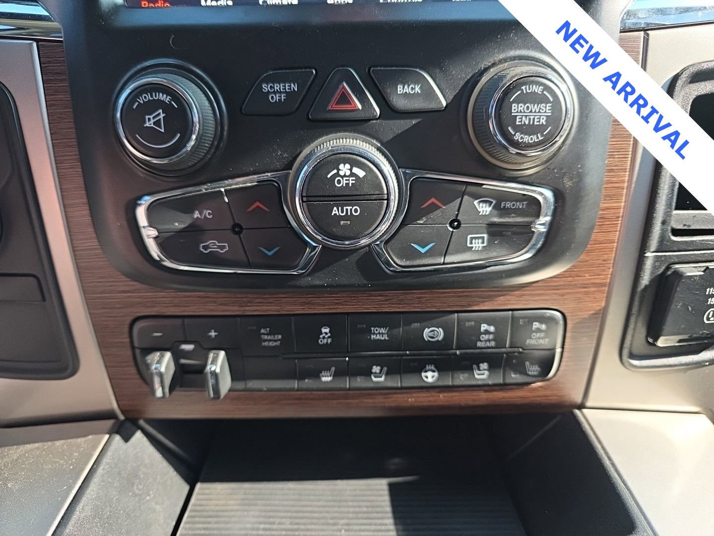 Used 2018 RAM 3500 Laramie w/ Convenience Group image 25