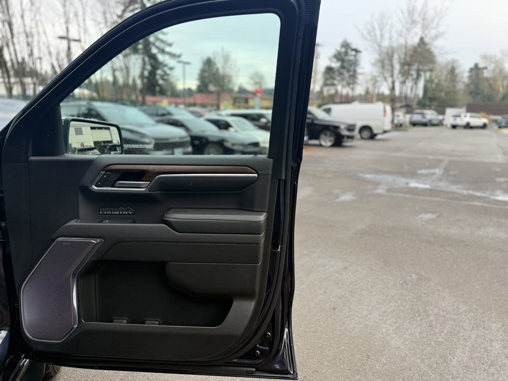 Used 2022 Chevrolet Silverado 1500 High Country w/ High Country Premium Package image 18