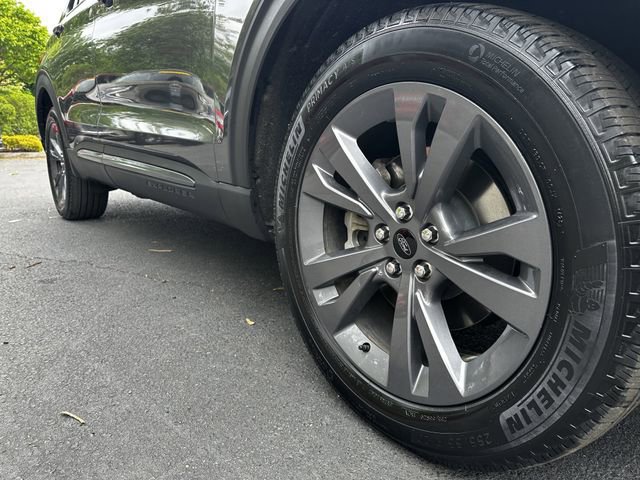 Used 2023 Ford Explorer XLT w/ Equipment Group 202A AWD/4WD image 11