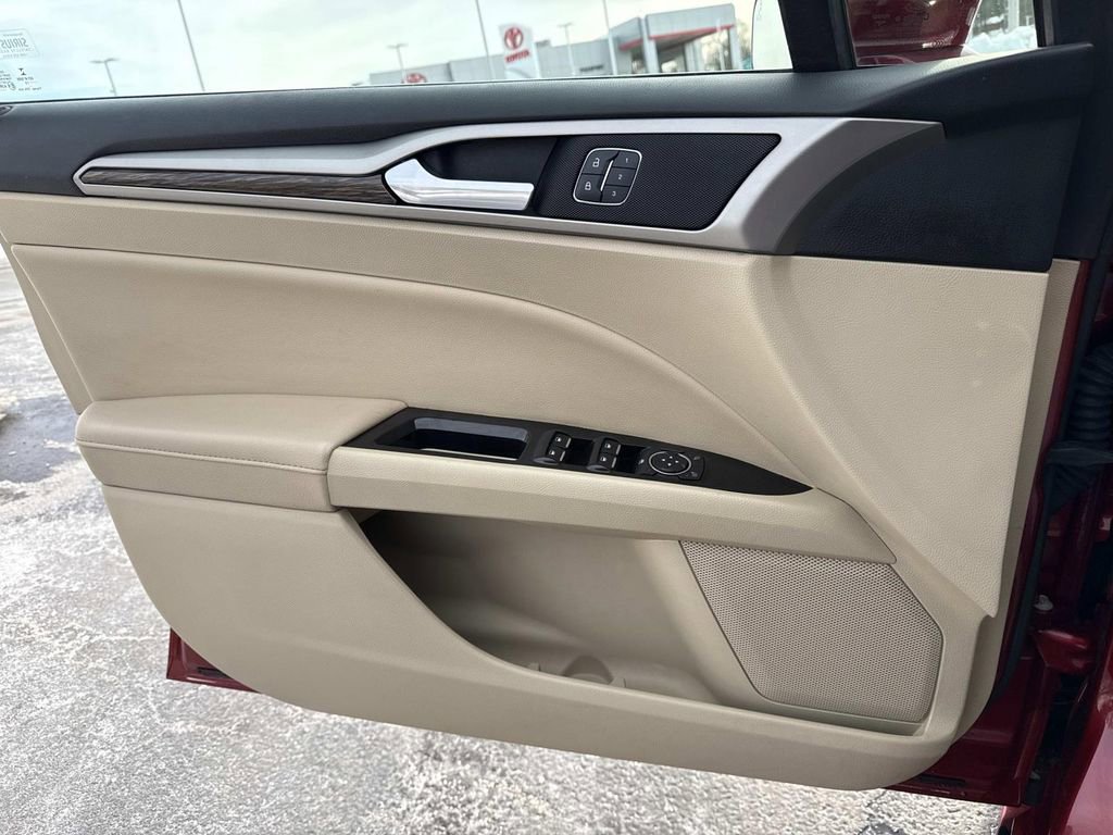 Used 2015 Ford Fusion SE w/ Equipment Group 502A image 23