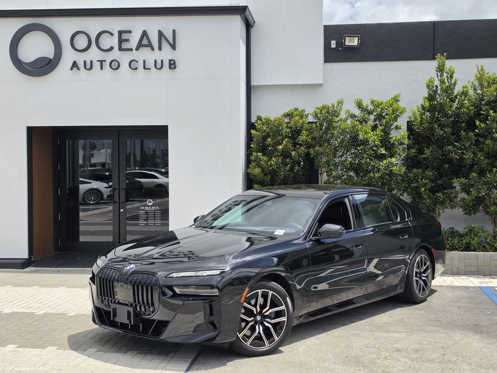 Used 2023 BMW 760i xDrive w/ Executive Package video 1