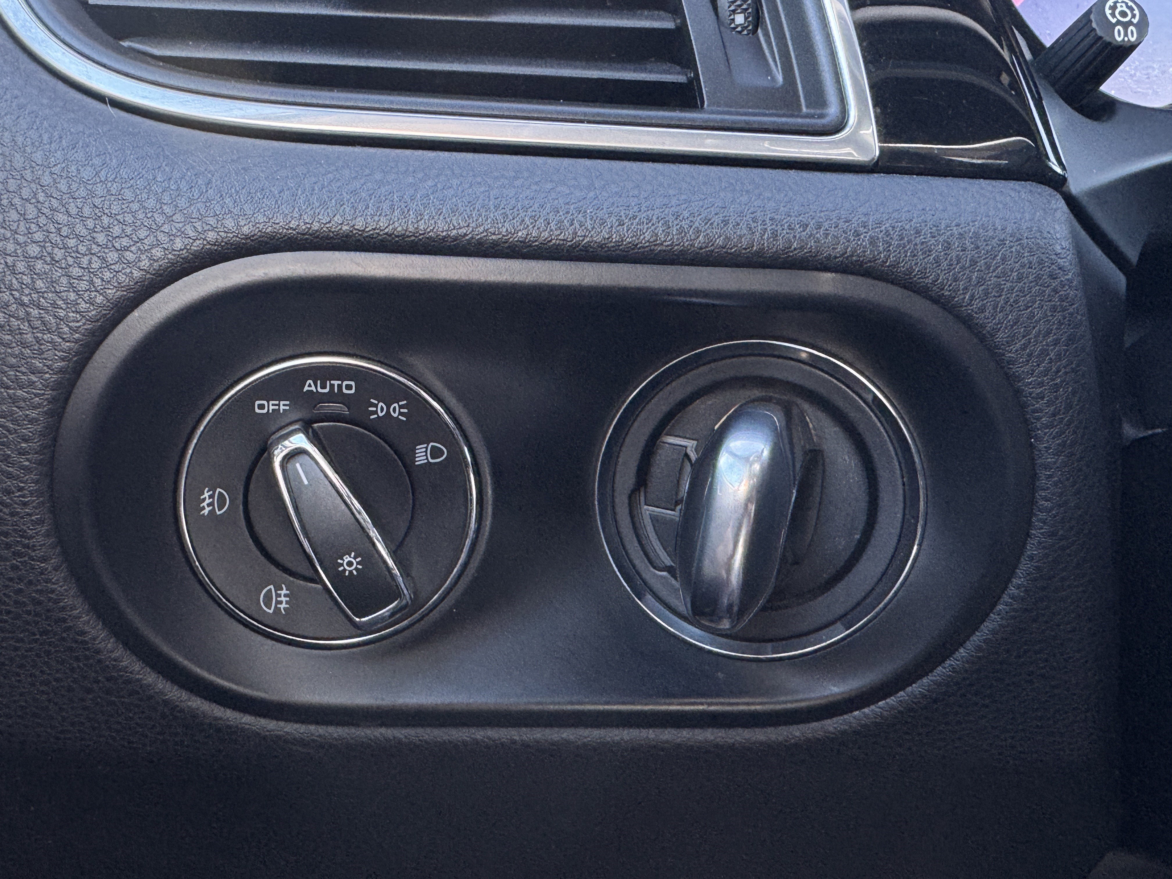 Used 2017 Porsche Macan AWD/4WD image 38