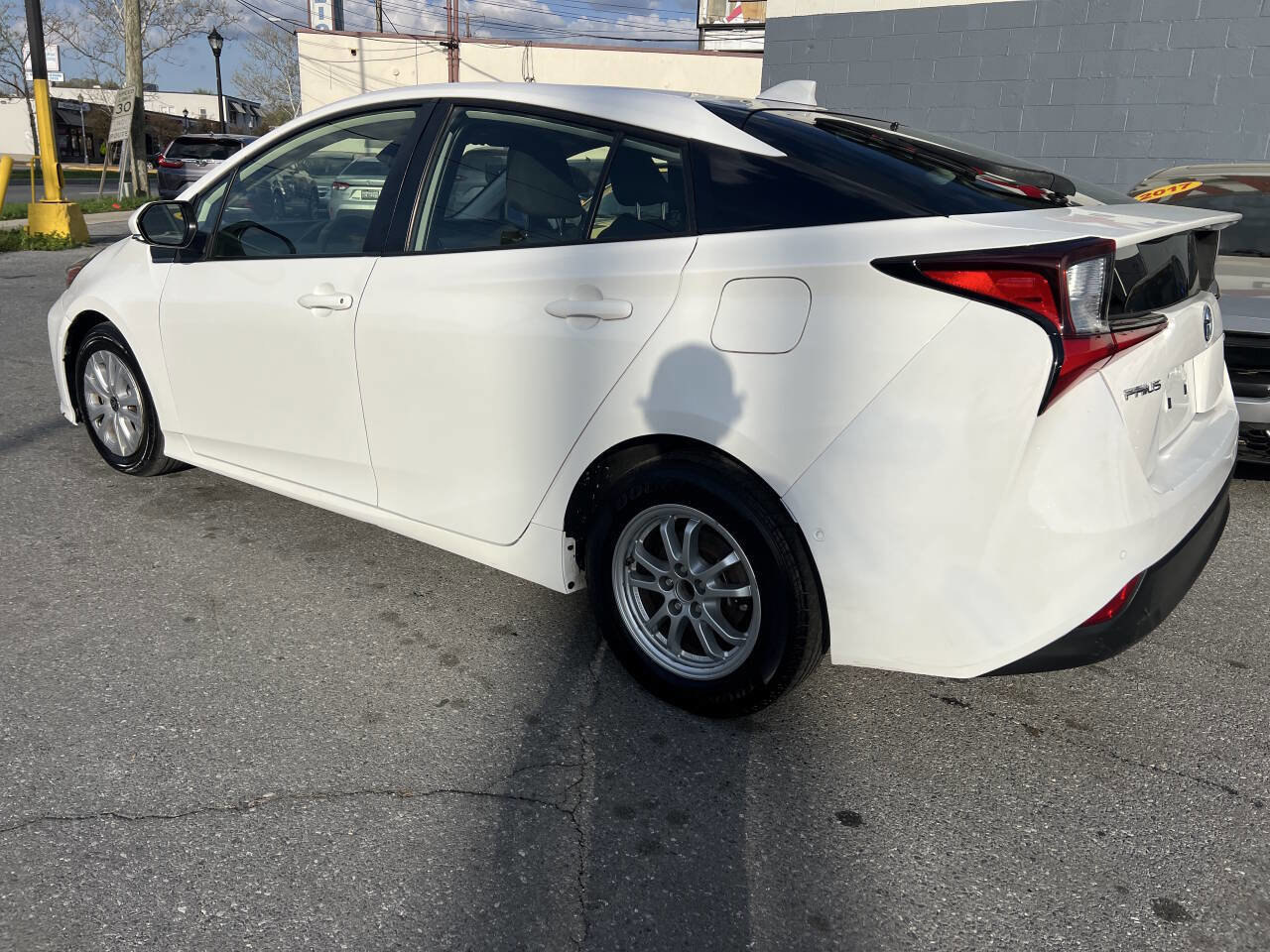 Used 2021 Toyota Prius LE image 5