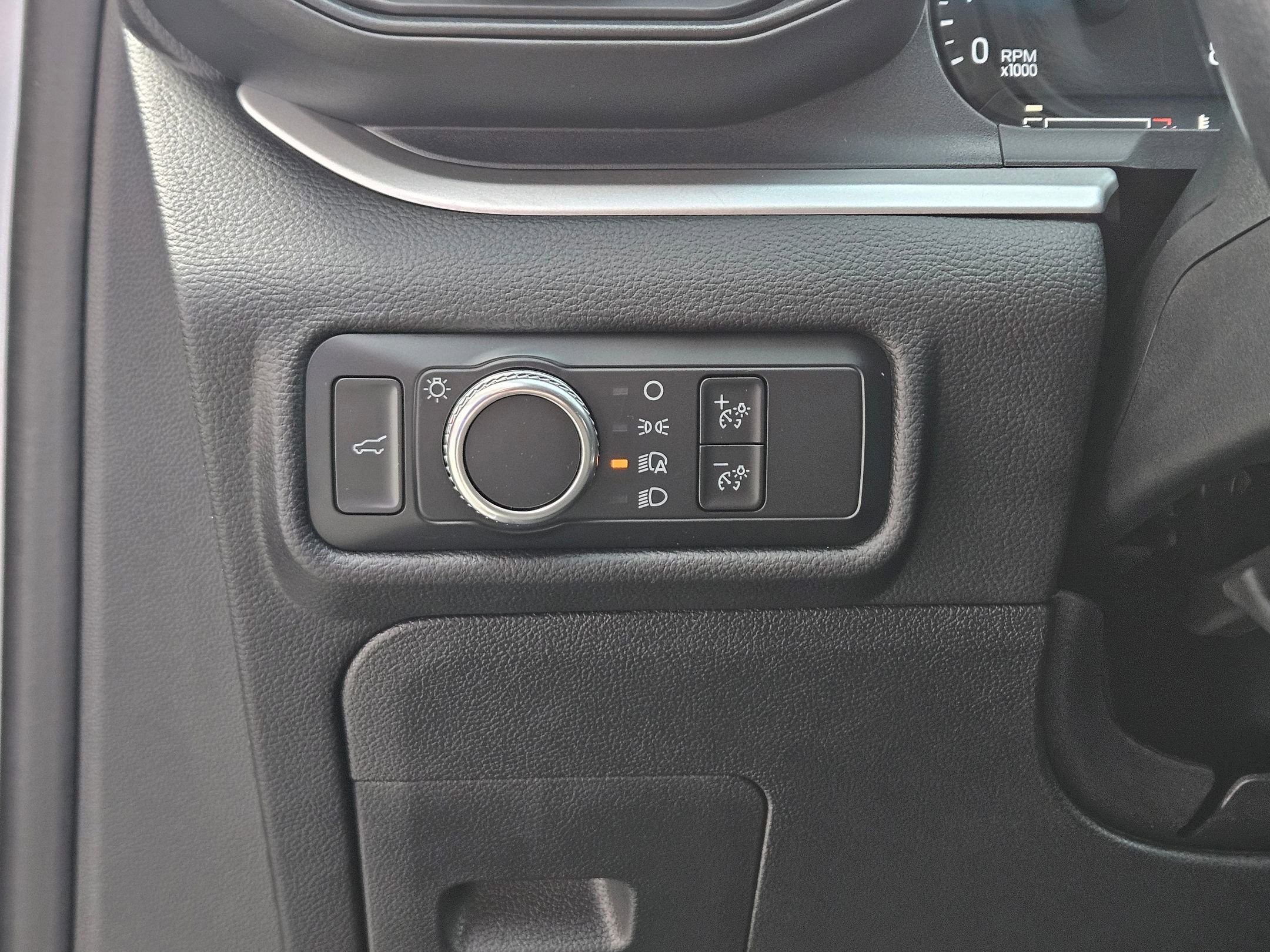 Used 2022 Ford Explorer XLT image 19