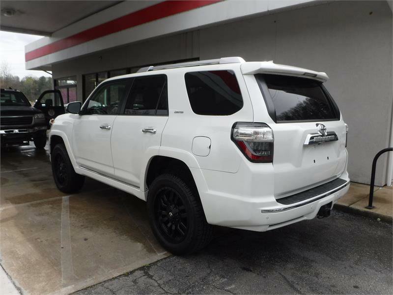 Used 2020 Toyota 4Runner 4WD image 17