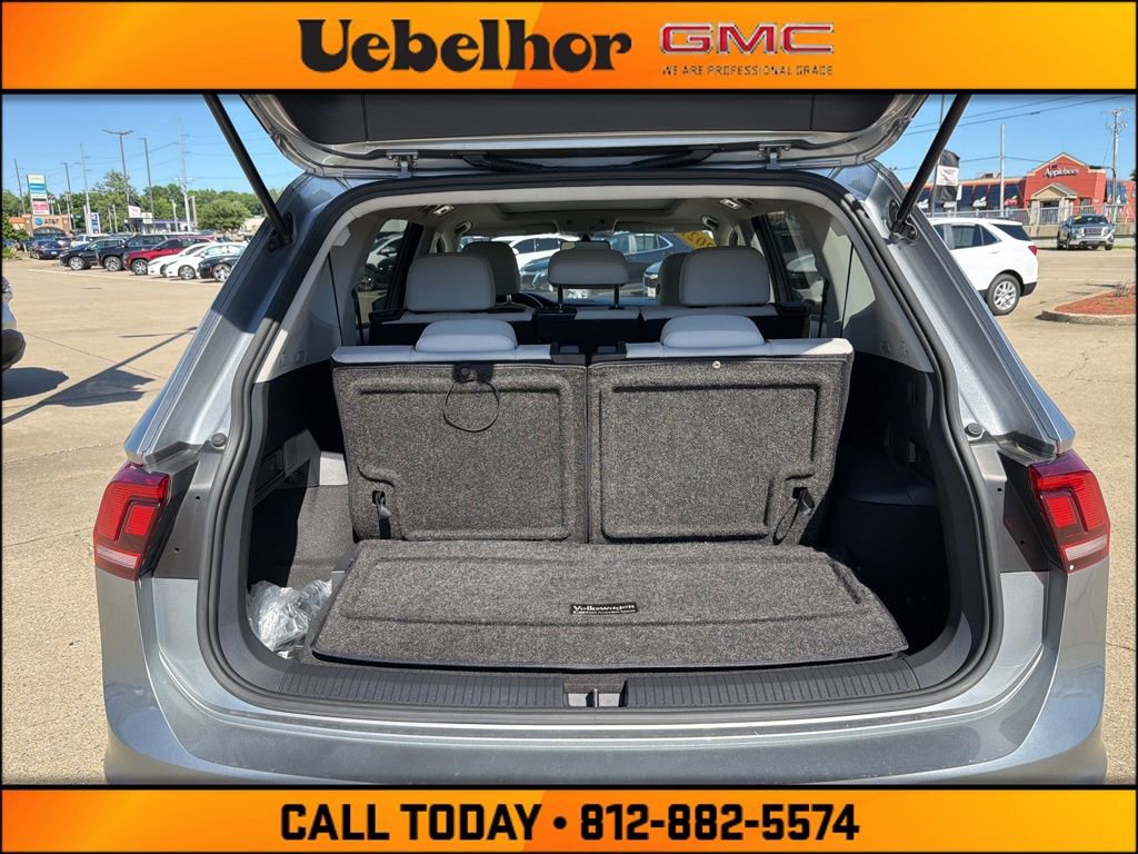 Used 2021 Volkswagen Tiguan SE w/ Panoramic Sunroof Package FWD image 11