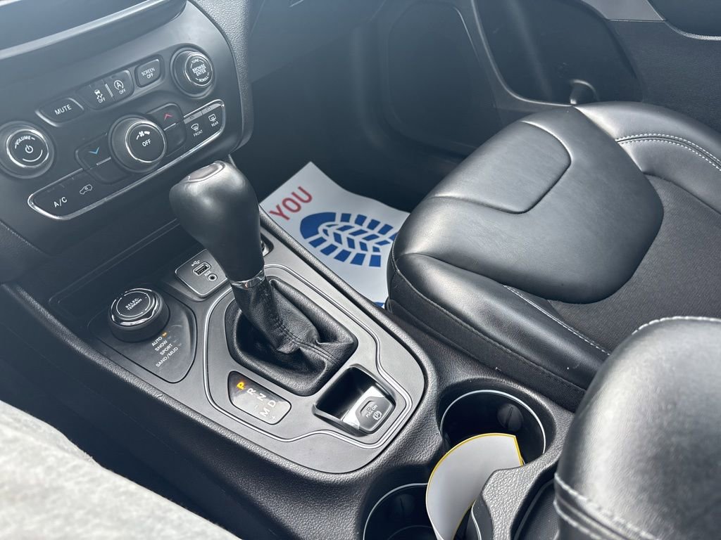 Used 2019 Jeep Cherokee Latitude Plus image 25