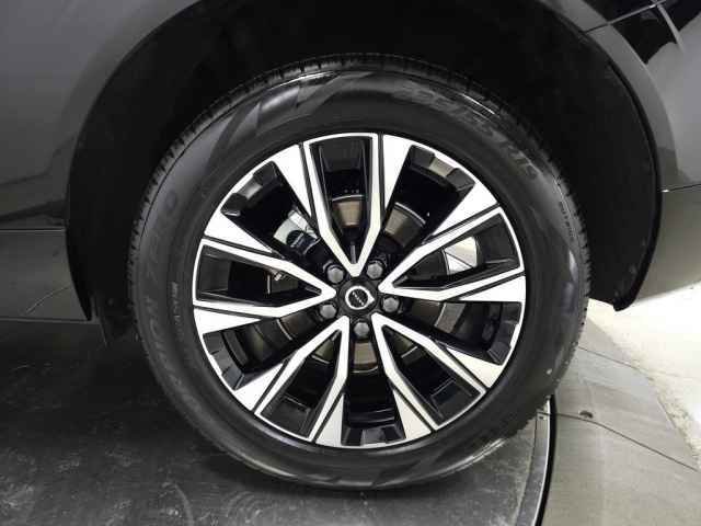 Certified 2025 Volvo XC60 B5 Core AWD/4WD image 14