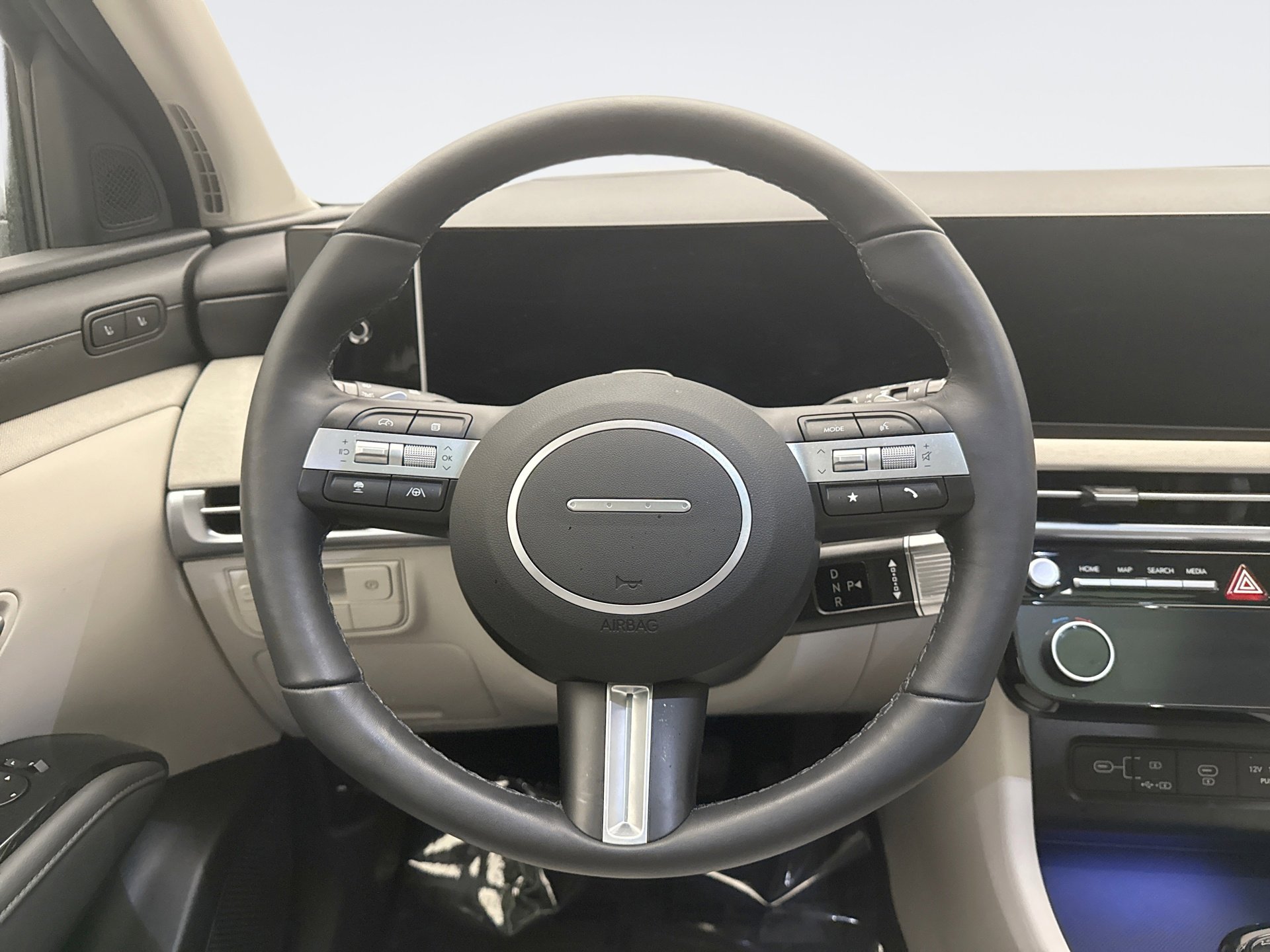 Used 2025 Hyundai Tucson Limited image 12