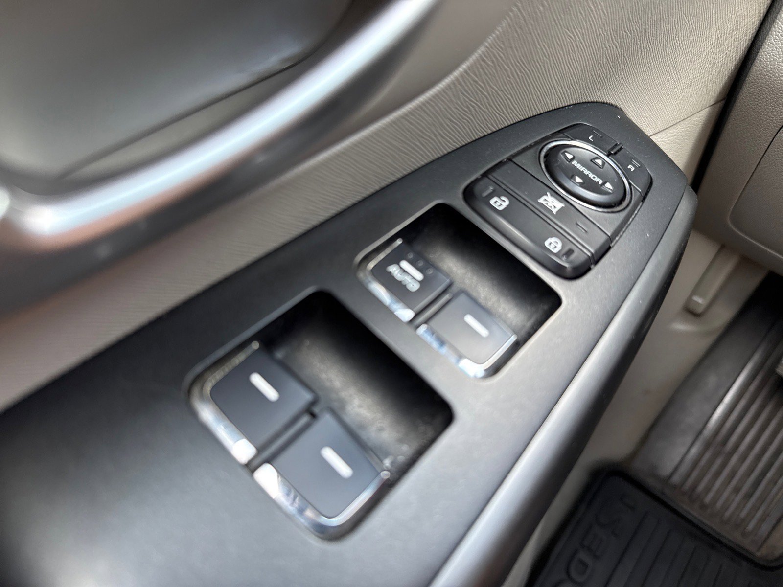 Used 2020 Kia Sedona LX image 25