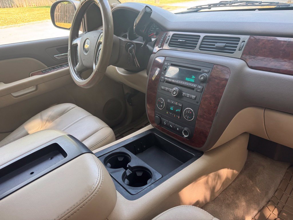 Used 2009 Chevrolet Suburban LT AWD/4WD image 29