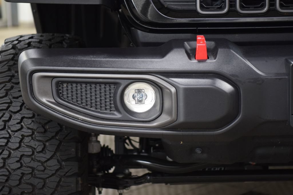 Used 2025 Jeep Gladiator Rubicon AWD/4WD image 14