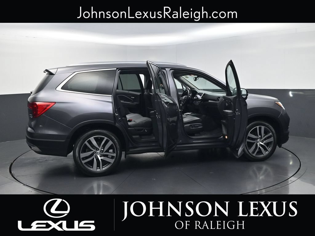 Used 2017 Honda Pilot Touring image 32