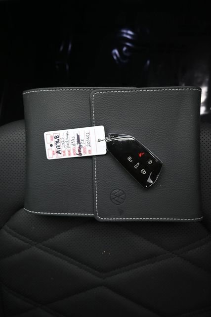 Used 2025 Volkswagen Atlas Cross Sport SE image 11