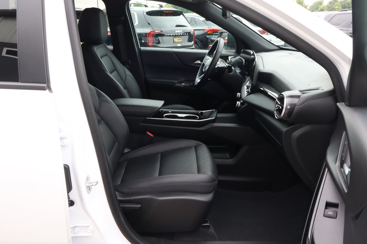 Used 2025 Chevrolet Equinox LT w/ Convenience Package II FWD image 22