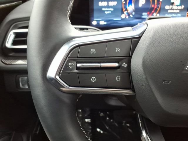 Used 2025 Chevrolet Traverse High Country image 35