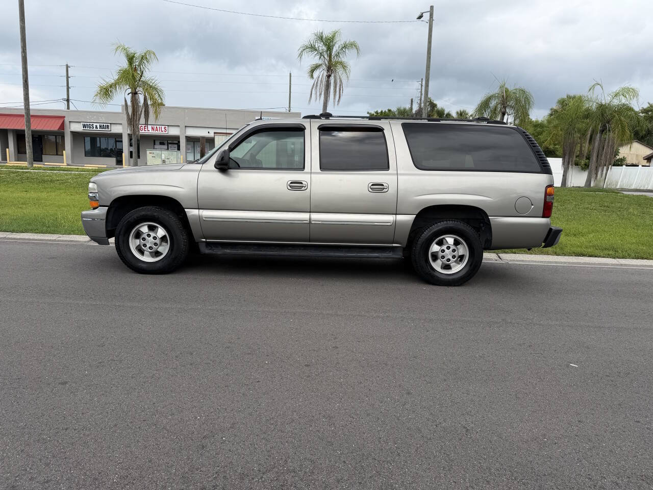 Used 2002 Chevrolet Suburban LT RWD image 7