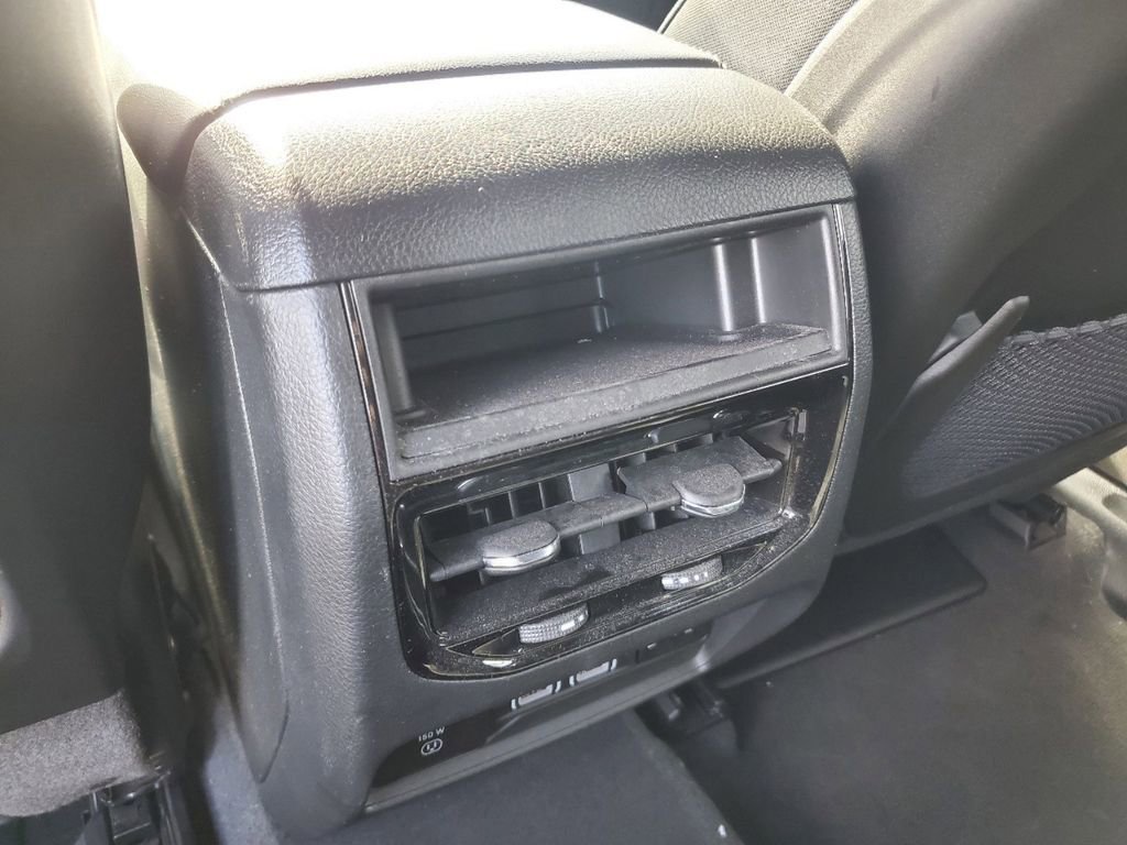 Used 2024 Jeep Grand Cherokee Limited image 12