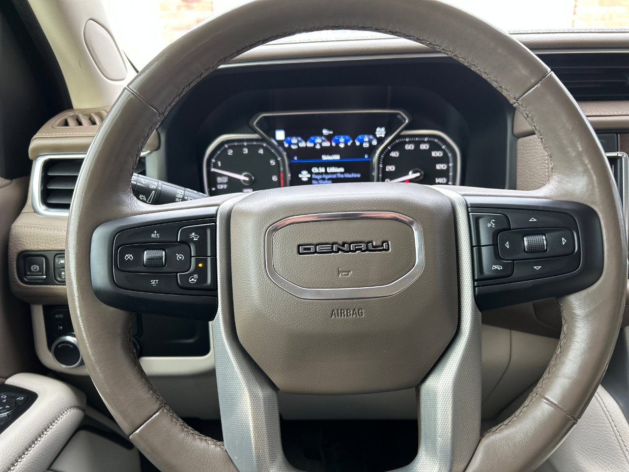 Used 2021 GMC Yukon Denali w/ Denali Premium Package AWD/4WD image 10