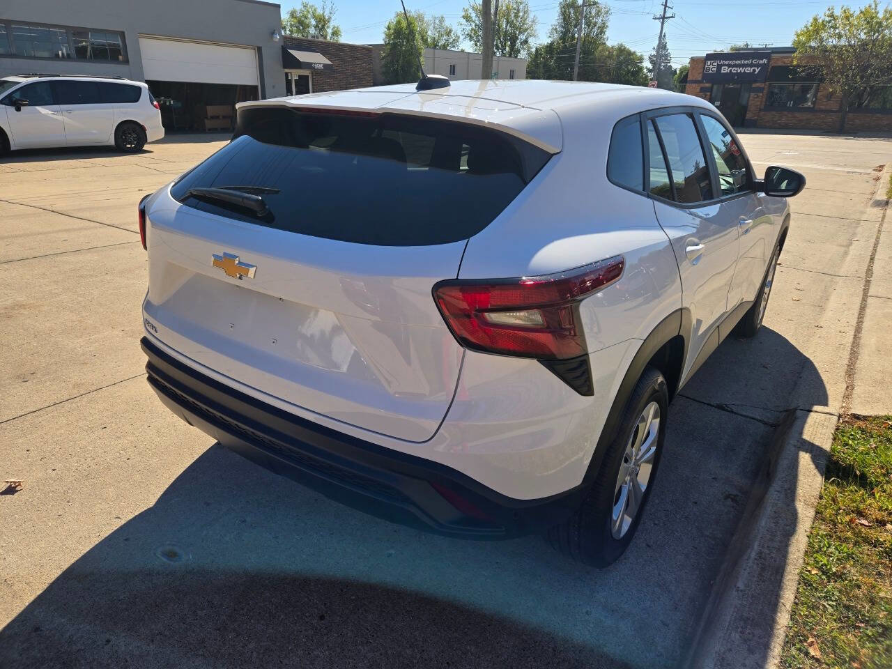 Used 2025 Chevrolet Trax LS image 13