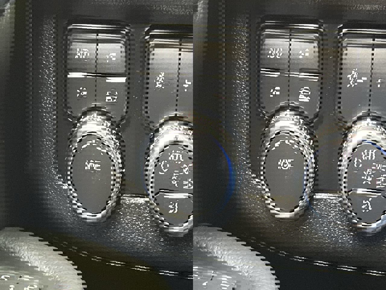 Certified 2025 GMC Yukon XL Denali w/ Sun & Power Step Package image 20