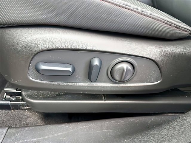 Used 2023 Chevrolet TrailBlazer RS w/ Sun and Liftgate Package image 16