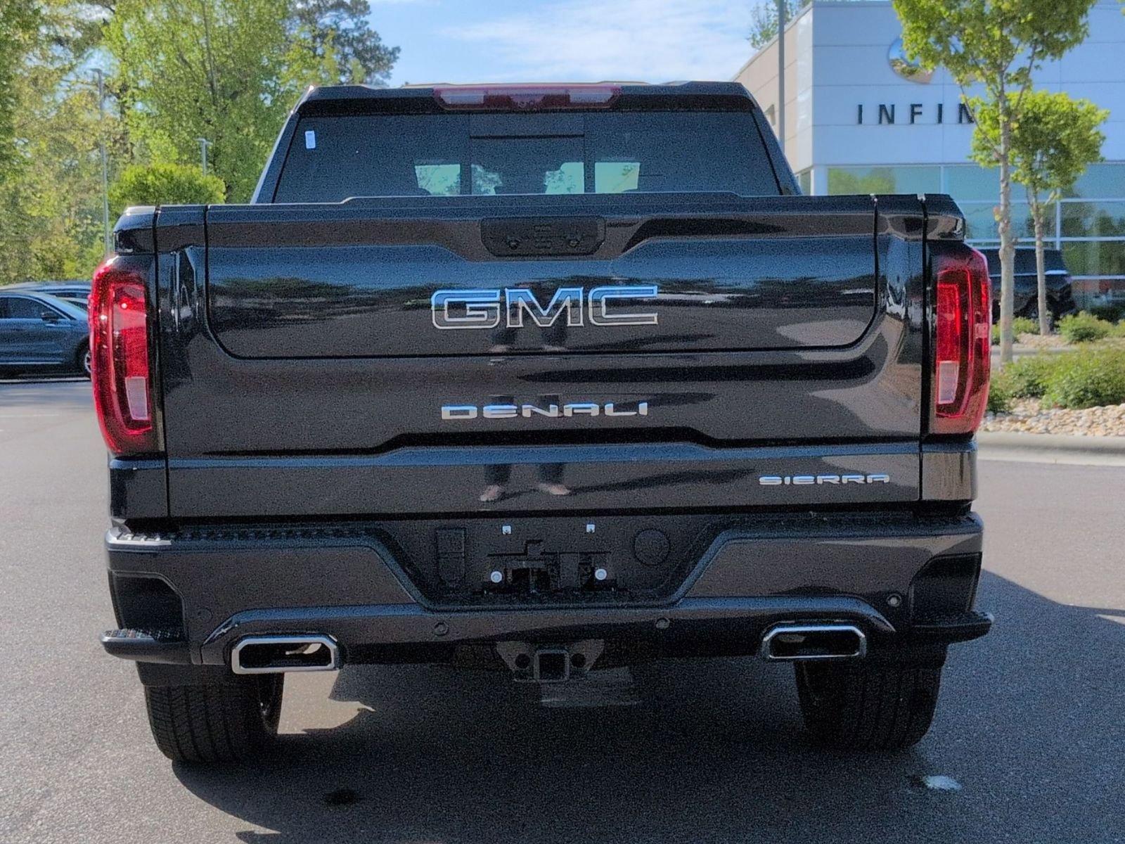 Used 2024 GMC Sierra 1500 Denali Ultimate AWD/4WD image 4