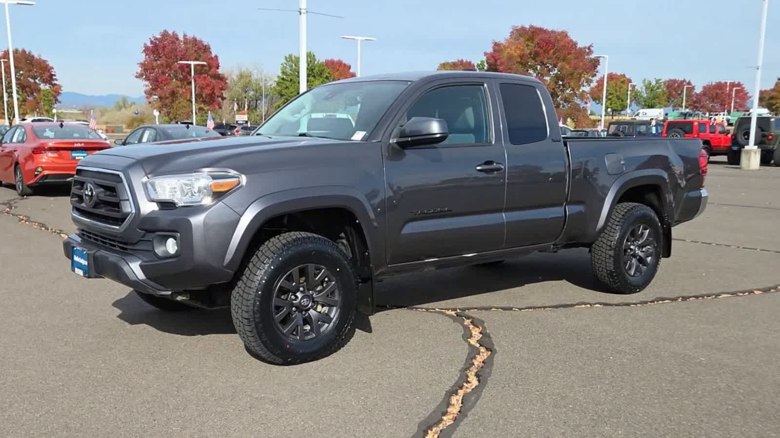 Used 2020 Toyota Tacoma SR5 w/ Blackout Package AWD/4WD image 4