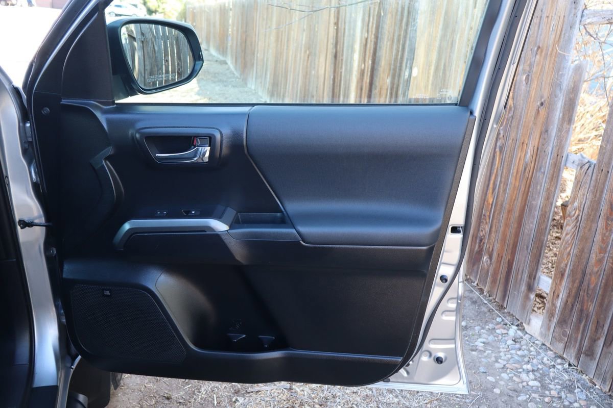 Used 2017 Toyota Tacoma TRD Sport image 27