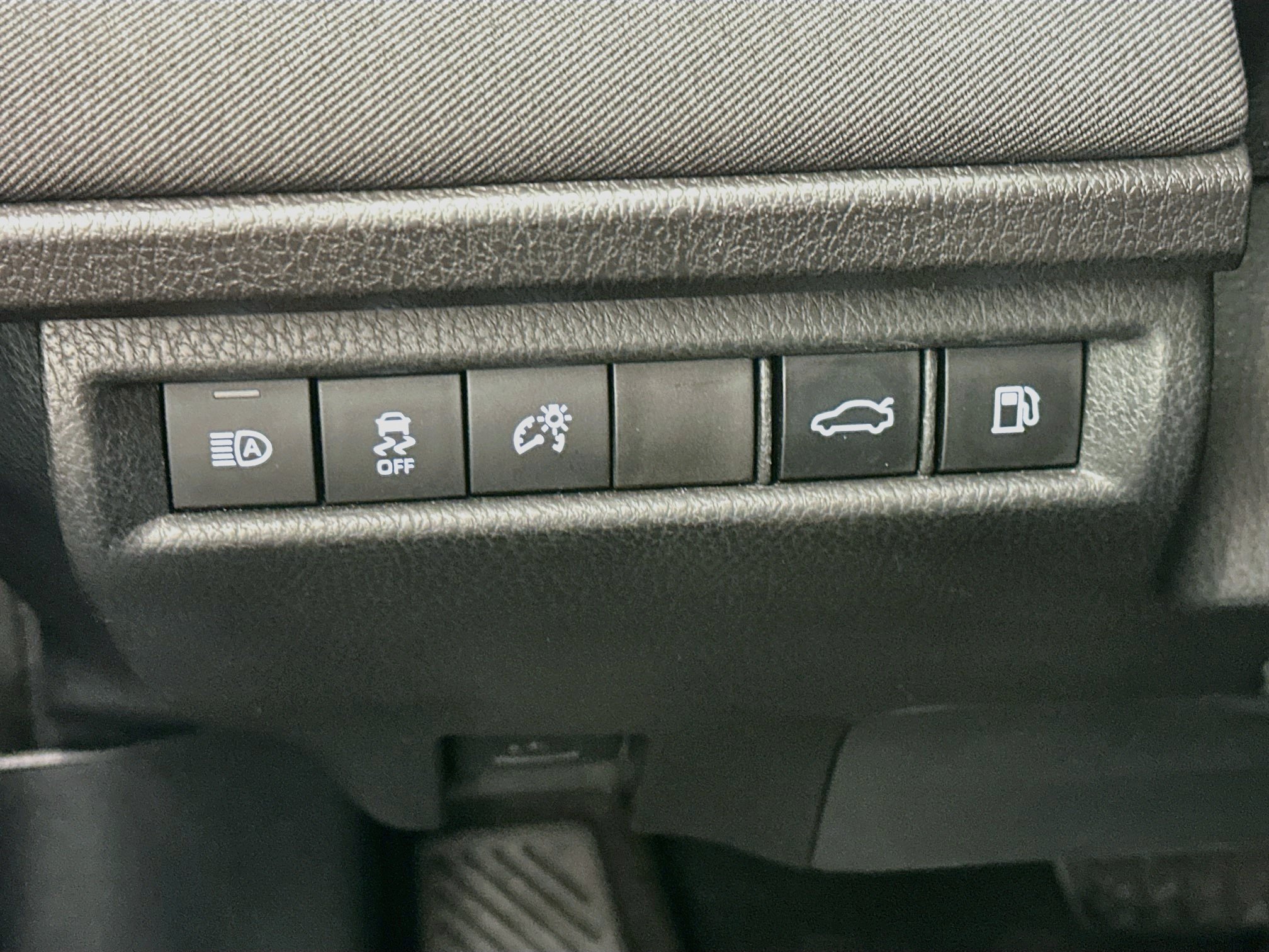 Used 2025 Toyota Camry LE FWD image 17