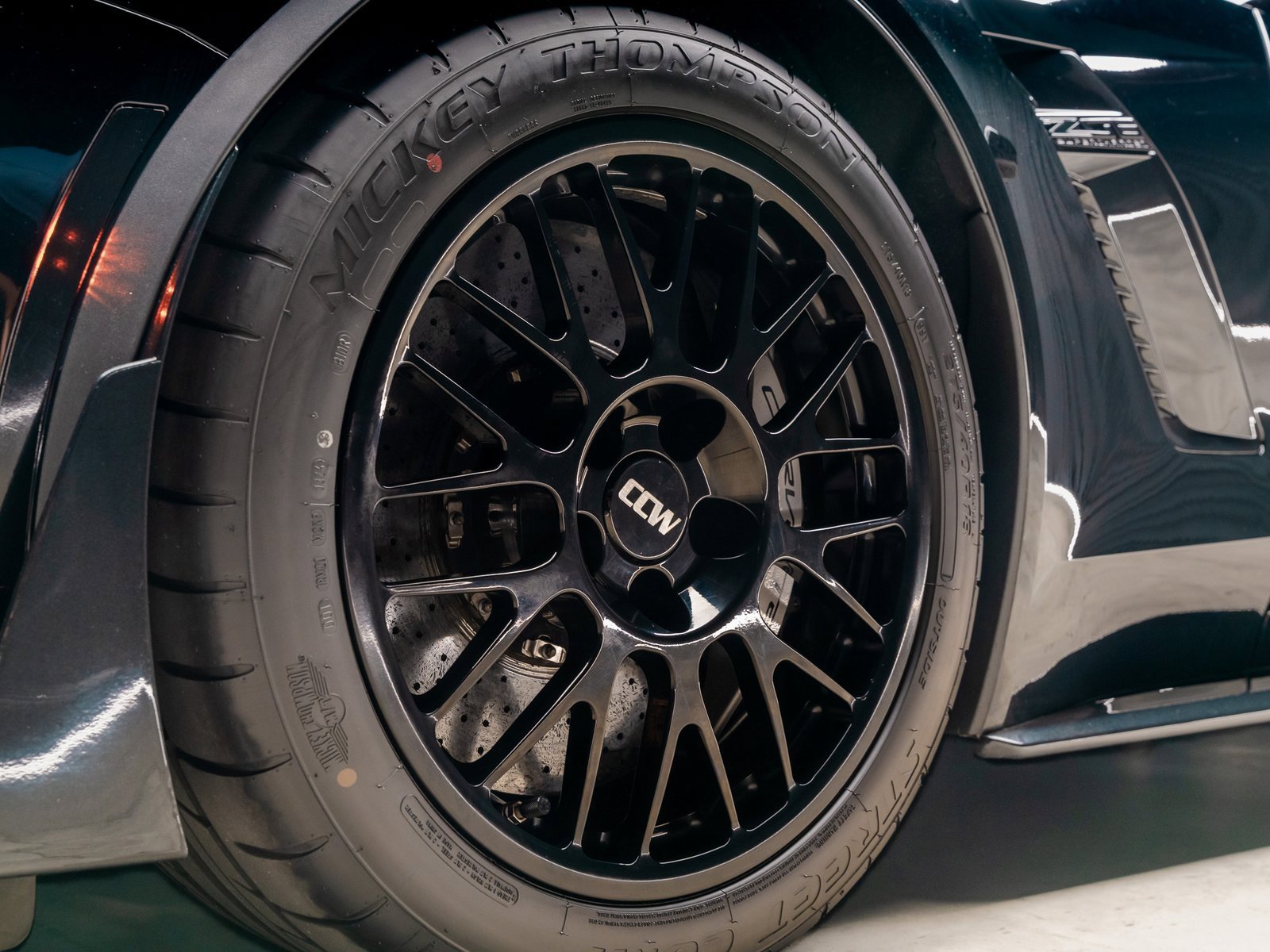 Used 2016 Chevrolet Corvette Z06 w/ 3LZ Preferred Equipment Group image 4