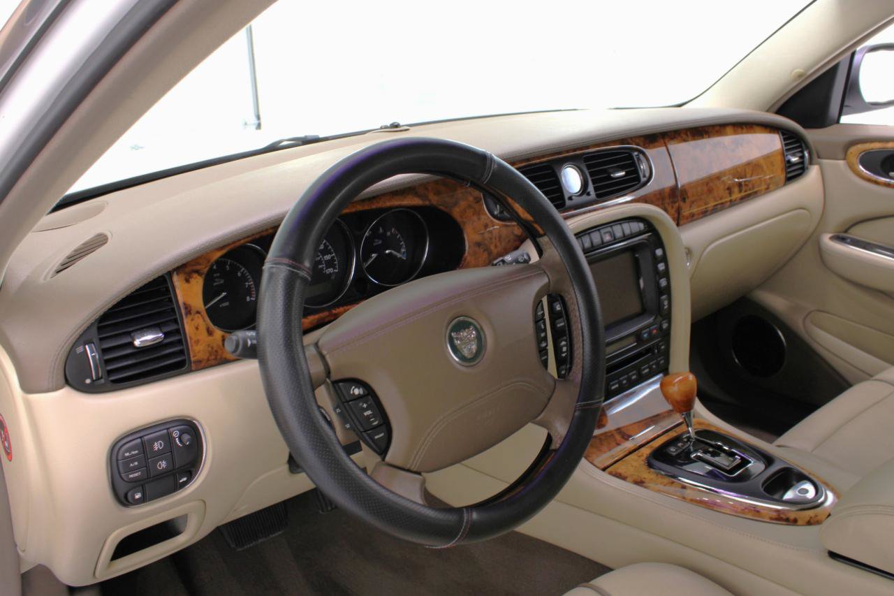 Used 2005 Jaguar XJ Vanden Plas RWD image 33