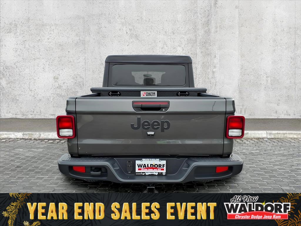 Used 2023 Jeep Gladiator Sport image 3