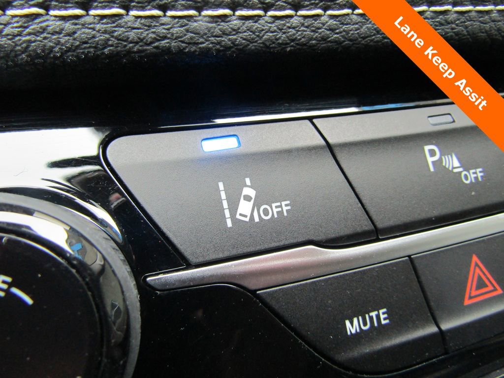 Used 2023 Chrysler Pacifica Touring-L image 17